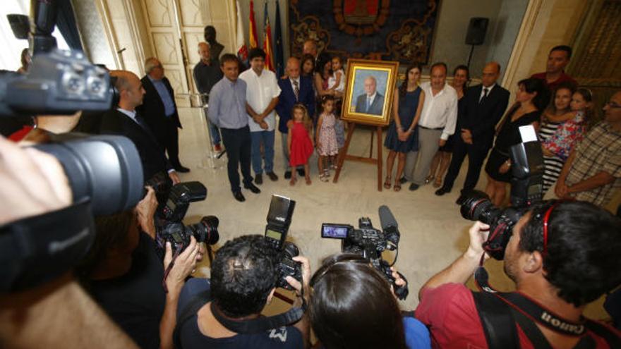 El retrato de Valor ya cuelga en la galería de alcaldes