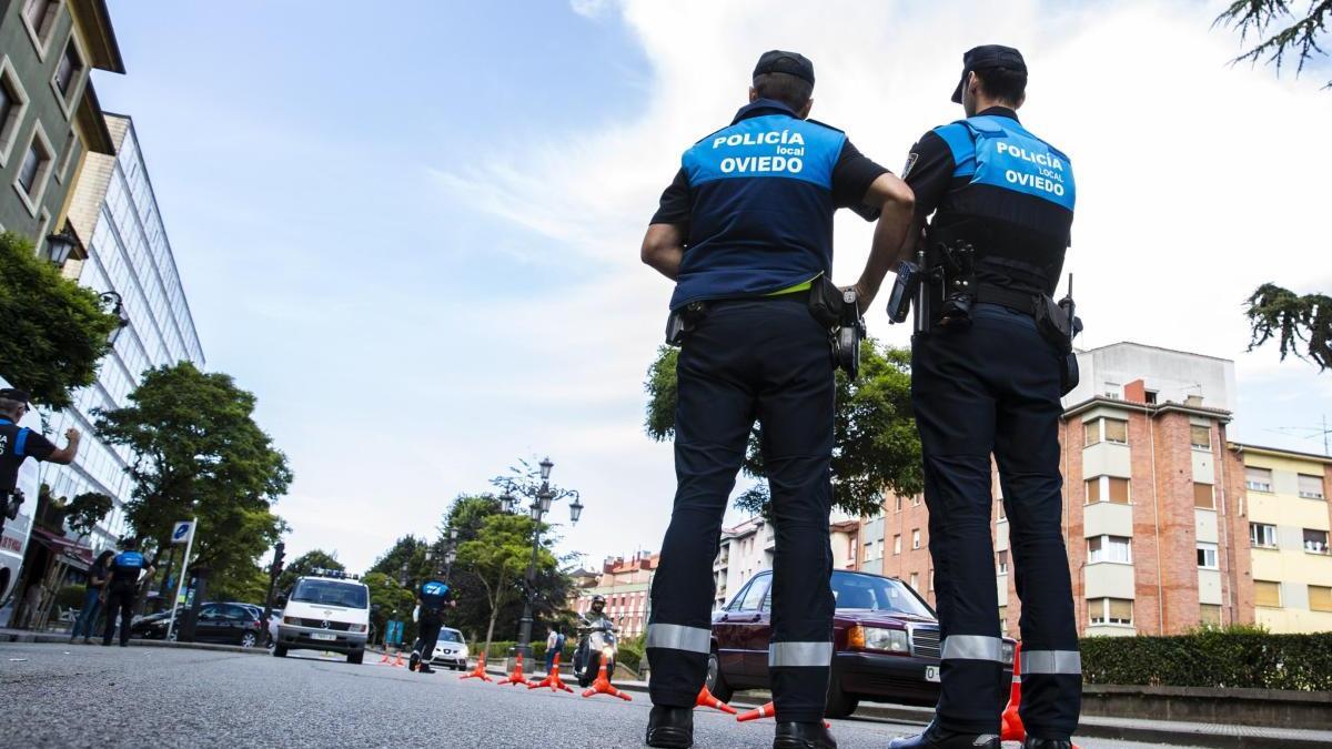 Agentes de la Policía Local de Oviedo.