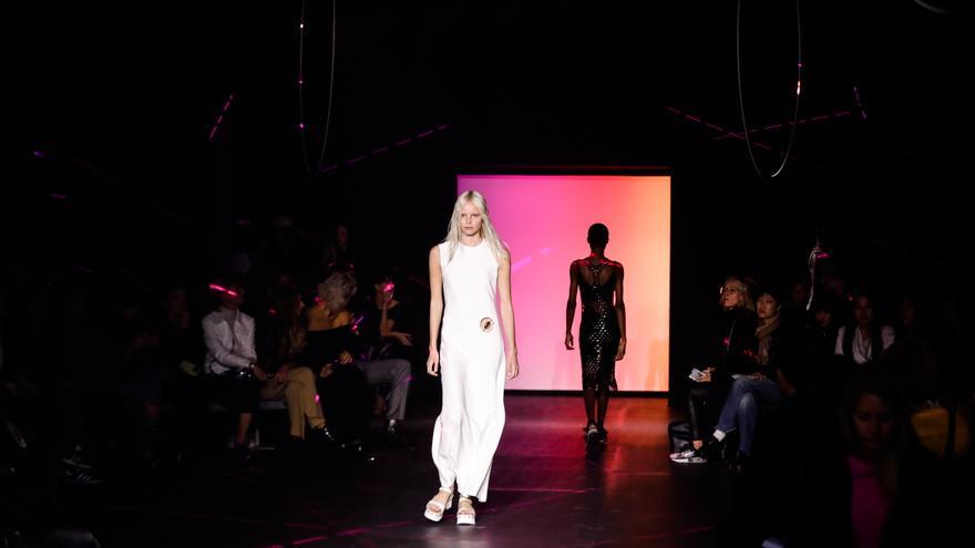 Una Chloé futurista vira hacia la moda sostenible