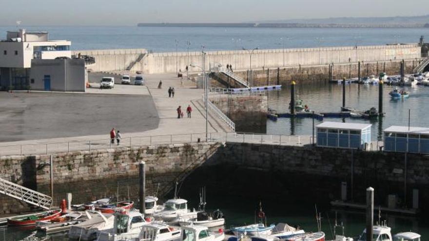 La explanada del muelle de Candás, donde se pretende celebrar la feria nacional de náutica.