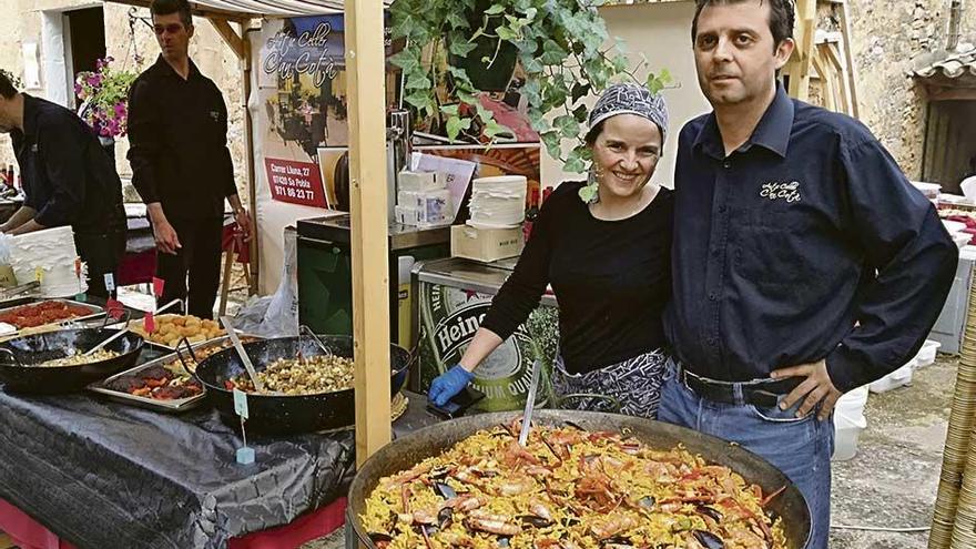 Buena gastronomía y tradición bajo el sol de la localidad ´llorencina´.