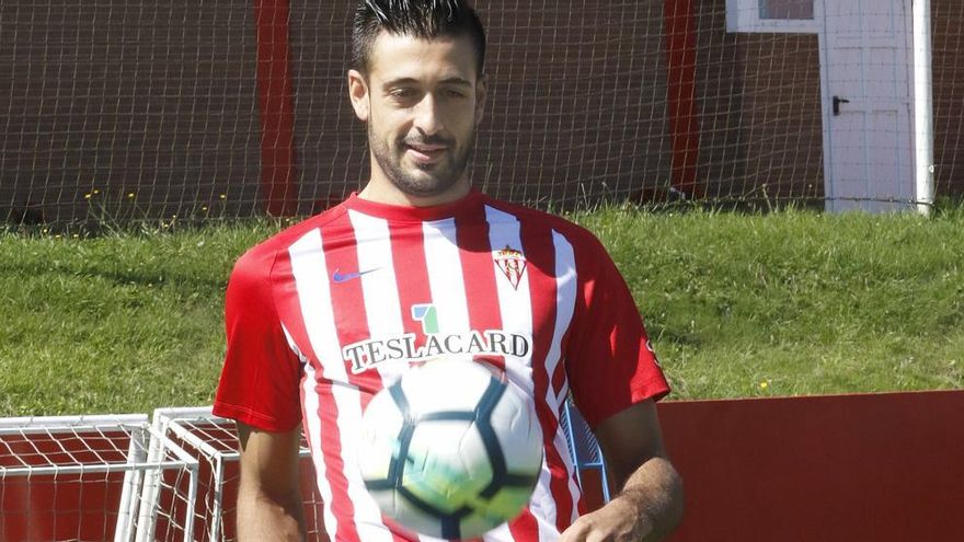 El Málaga presenta una oferta de 300.000 euros por Álex Pérez