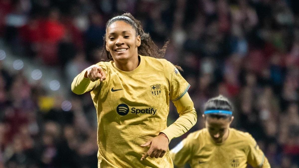 Salma Paralluelo celebra su doblete ante el Atlético de Madrid