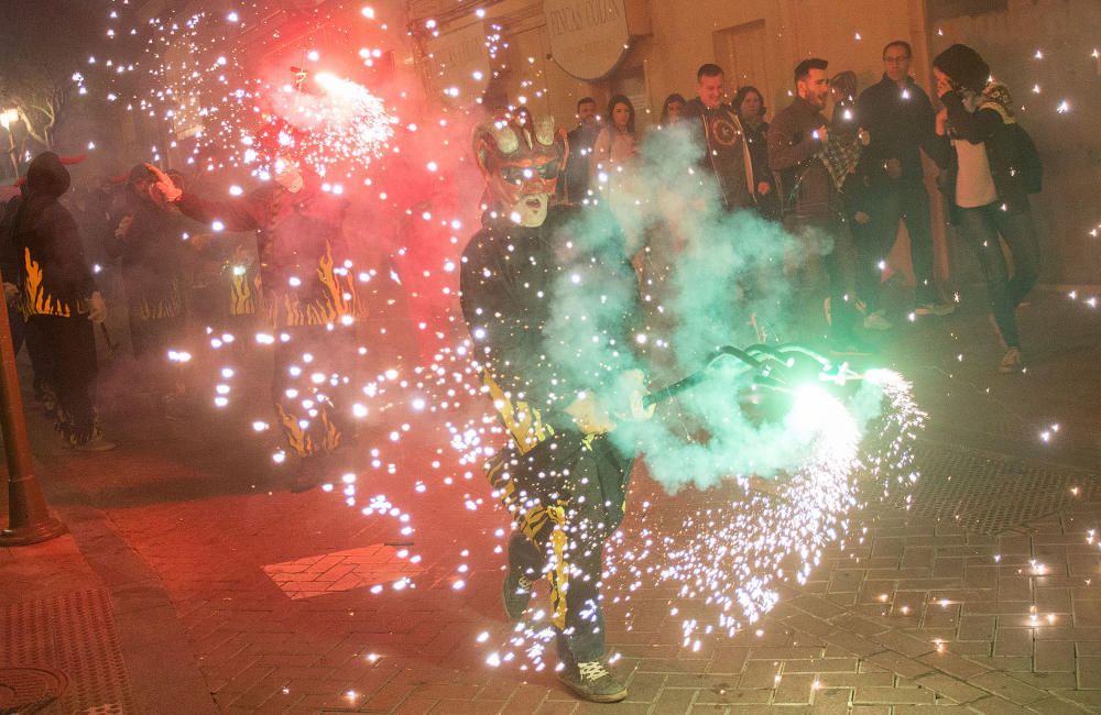 Magdalena 2017: La "Enfarolà" ilumina la noche de Castelló