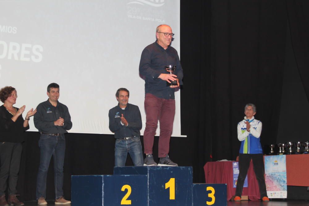 Santa Pola entrega los premios a los corredores locales en una gala festiva.