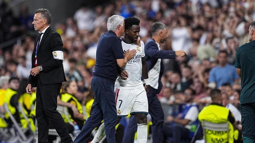 Der Bernabéu stimmt gegen Vinícius und Mbappé ab, aber Mourinho springt ein: „Wer alles gibt, ist nicht verpflichtet, mehr zu geben"