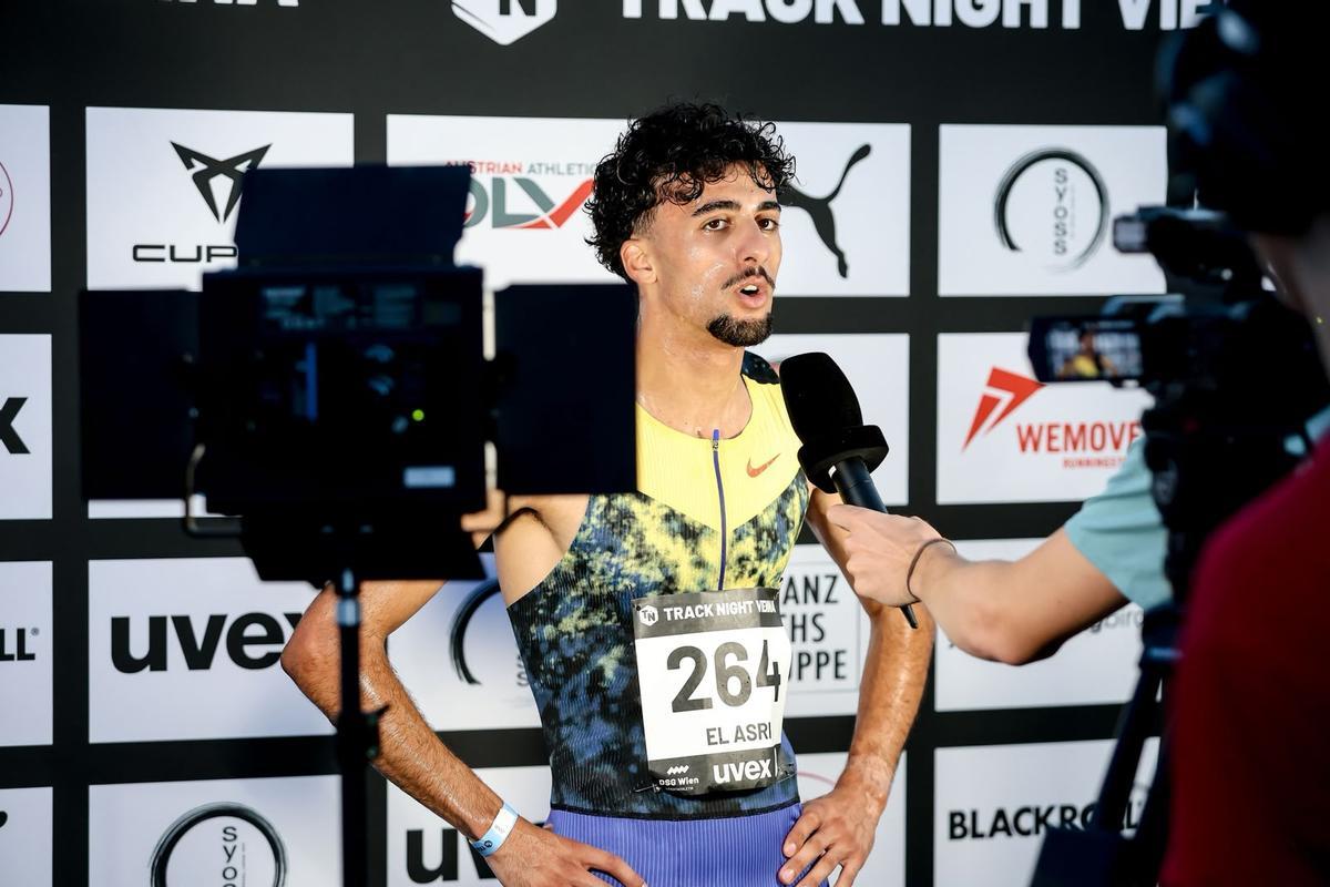 El selvatà atén els mitjans al final de la cursa