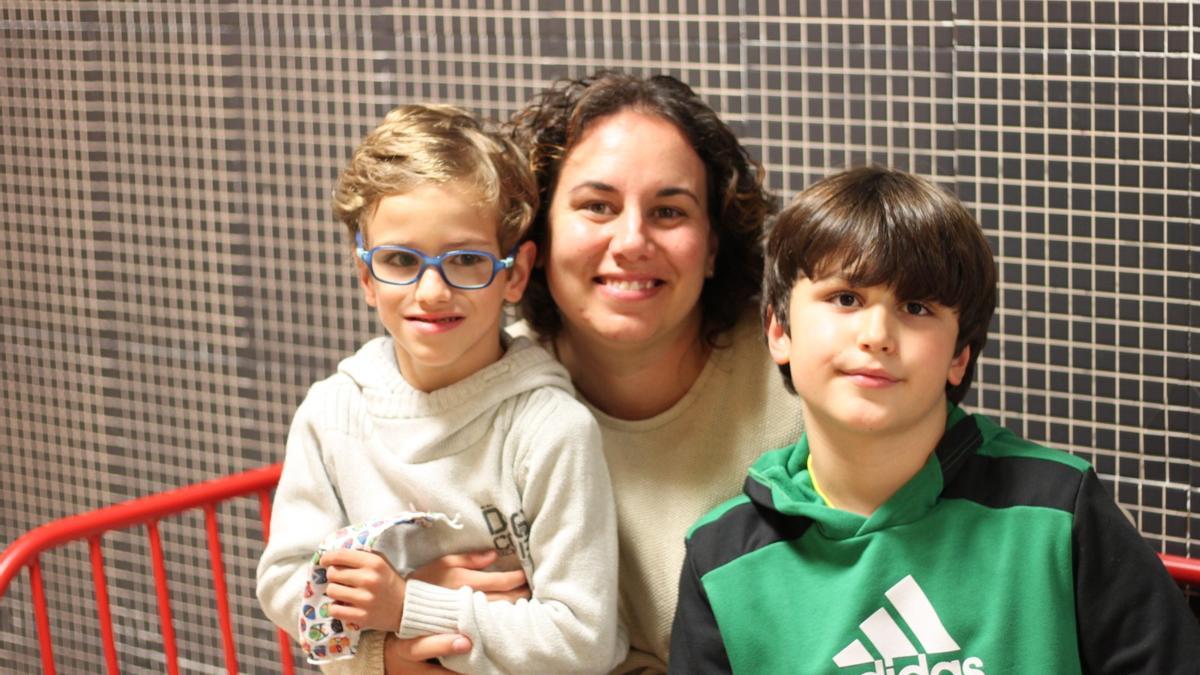 Pablo, Beatriz y Álvaro, el viernes, día en el que el primero cumplió 7 años.