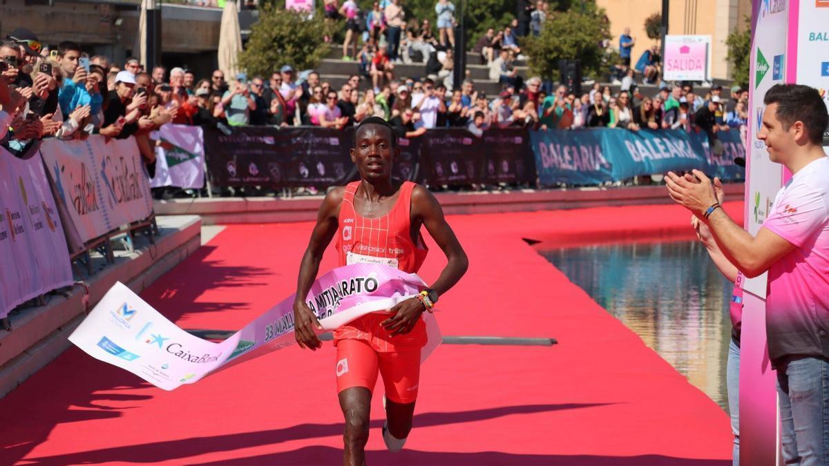 George Kiptum y Margaret Coogan ganan la Mitja Marató Ciutat de Palma en una jornada récord