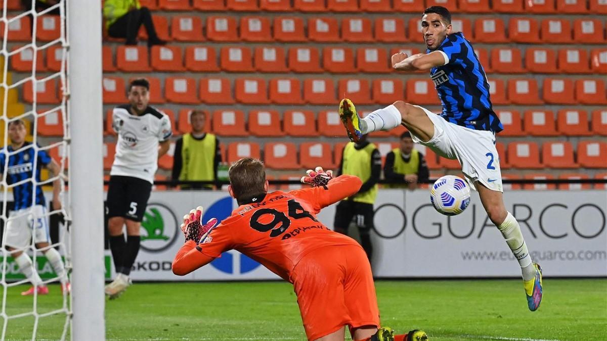 Achraf Hakimi durante un partido del Inter