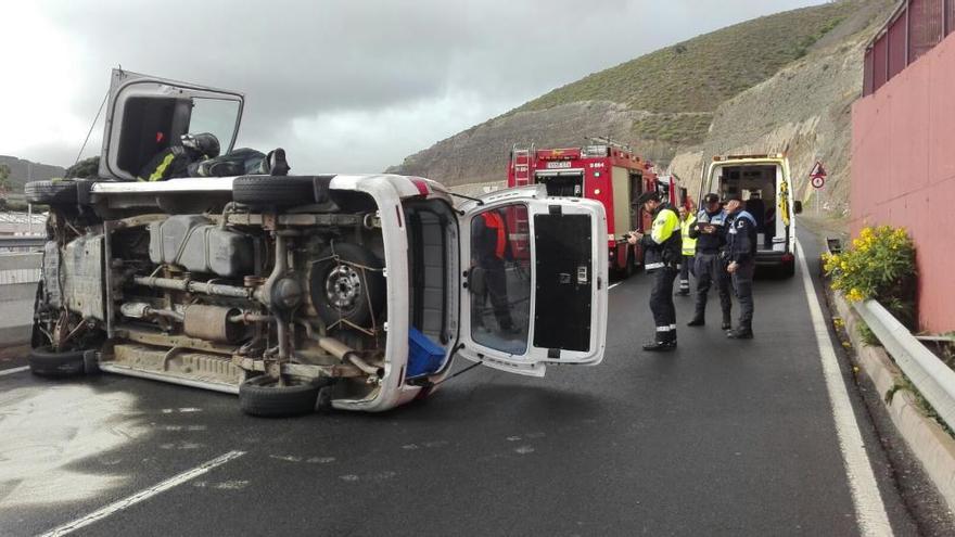 Vuelco en la carretera de El Batán