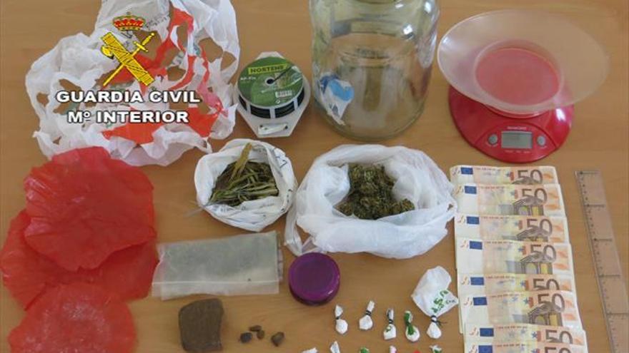 La Guardia Civil desarticula tres puntos de venta de droga