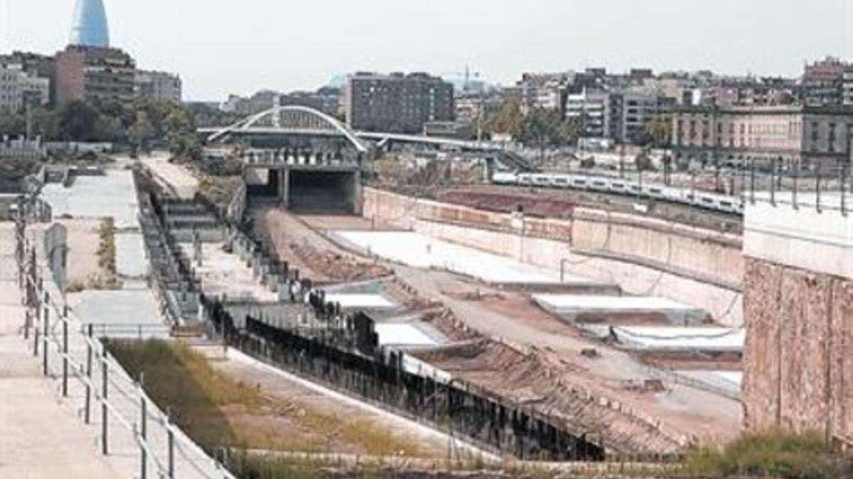 Zona de obras de la macroestación de La Sagrera sin actividad, el viernes.