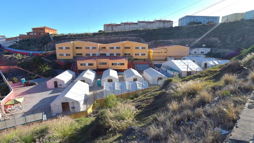 El PP lleva al Senado el cierre del Colegio León como alojamiento para migrantes