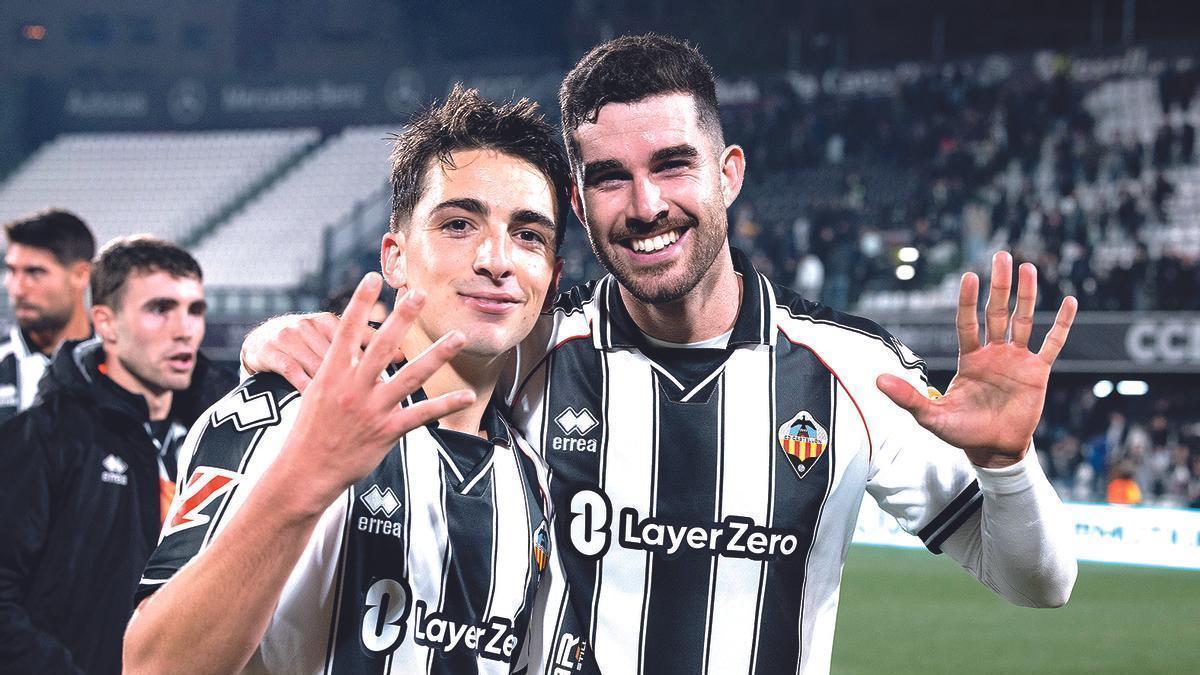 Calatrava y Barri, celebrando el pasado lunes la quinta victoria consecutiva del equipo albinegro.