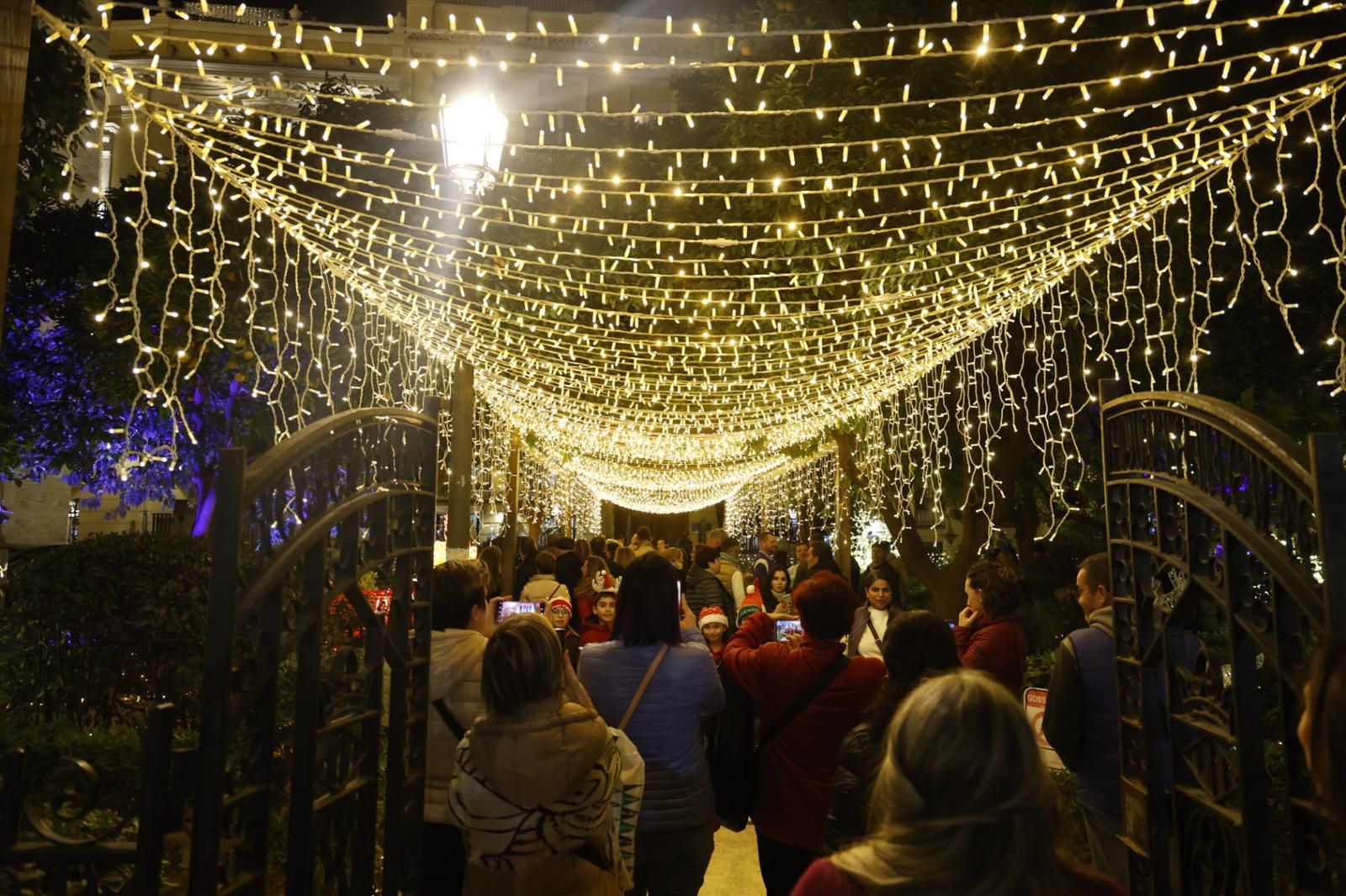 La Navidad llega a València con el encendido de luces