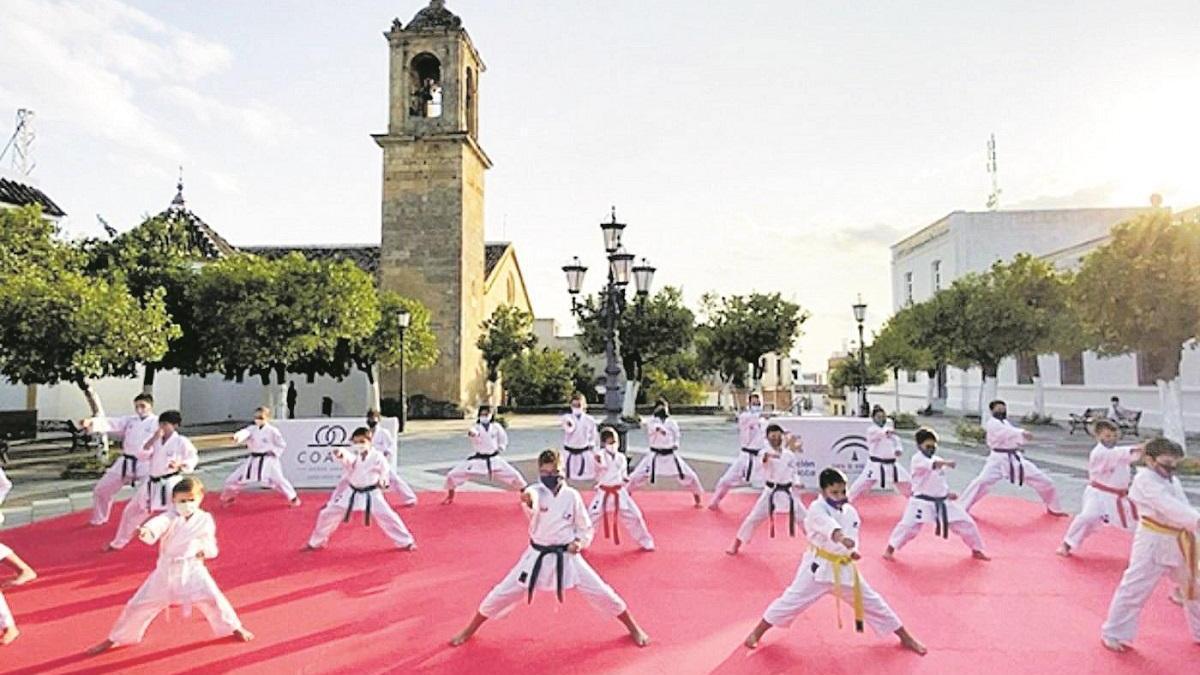 La campaña &#039;Conoce el kárate&#039; llega a Hornachuelos