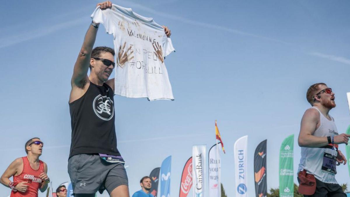 Maratón de Valencia Trinidad Alfonso 2024 Salida Homenaje victimas y afectados de la dana. FOTOS de Francisco Calabuig.