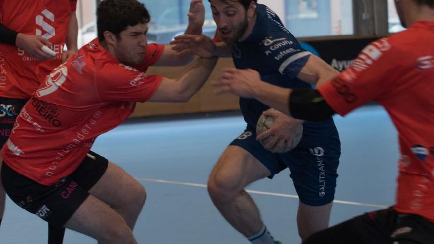 Duelo de OAR y del Balonmano Culleredo. |  // CASTELEIRO / ROLLER AGENCIA