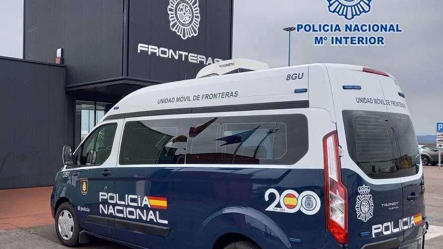 Este es el nuevo vehículo de la Policía para el Puesto Fronterizo en el Puerto de Gijón