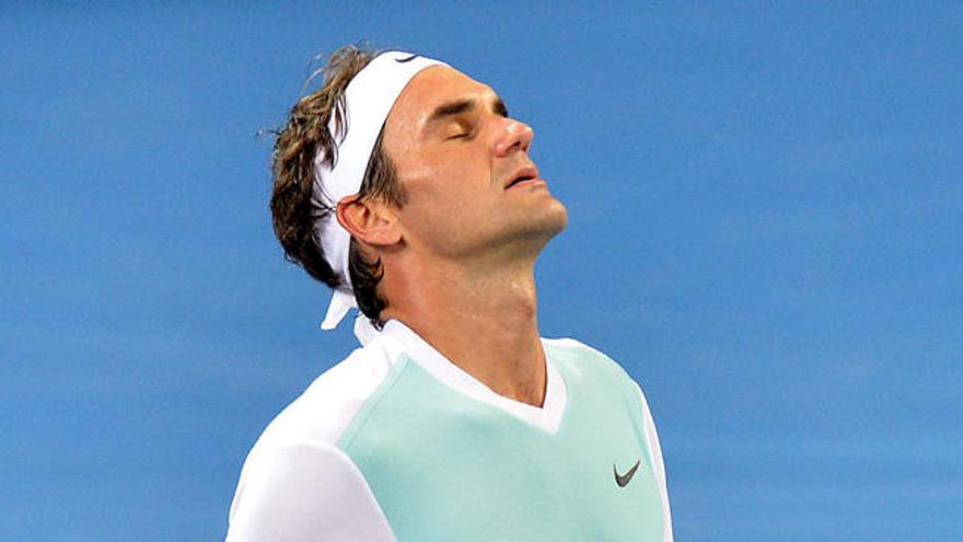 Roger Federer se lamenta durante la final de Brisbane.