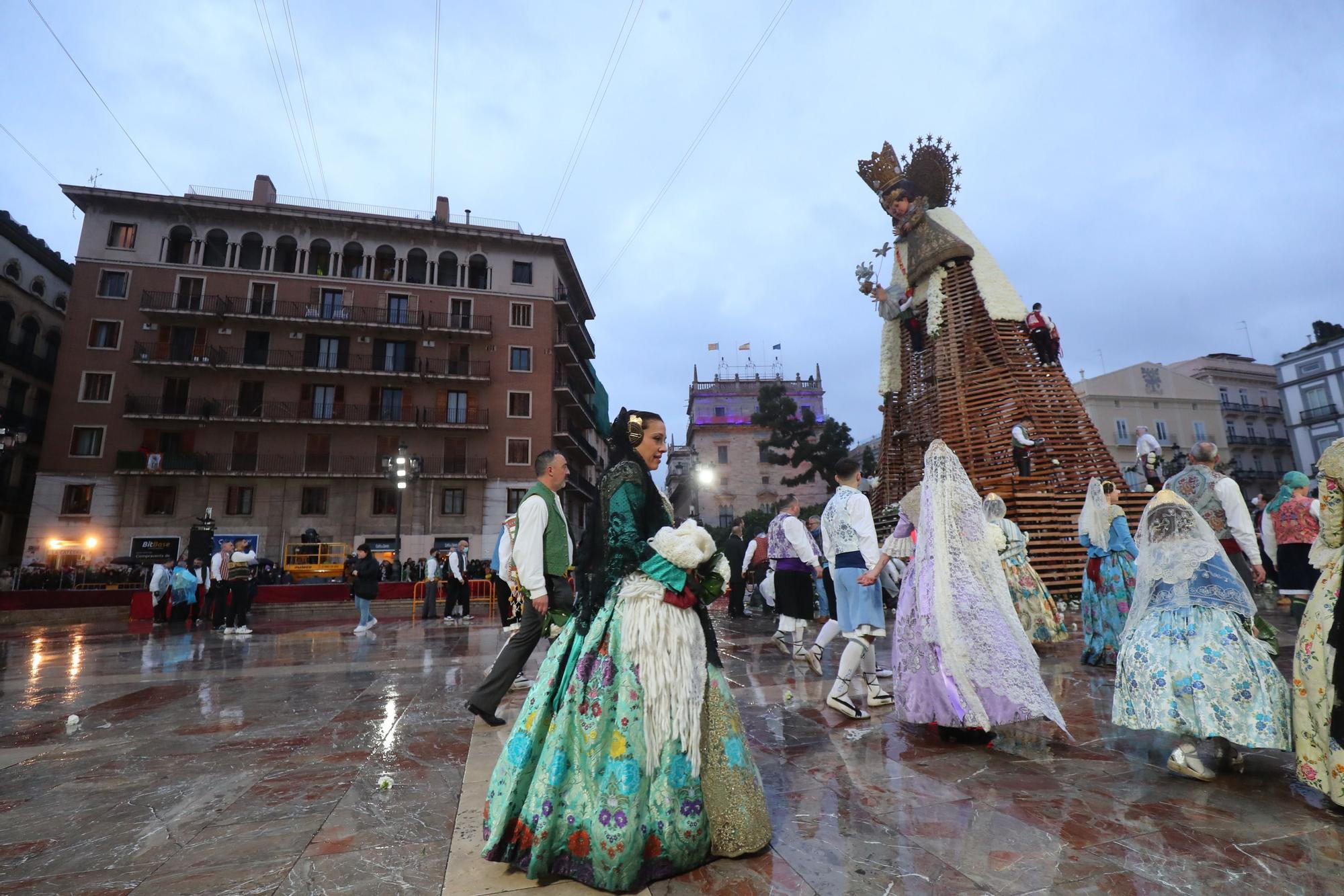 Búscate en el primer día de ofrenda por la calle de la Paz (entre las 18:00 a las 19:00 horas)