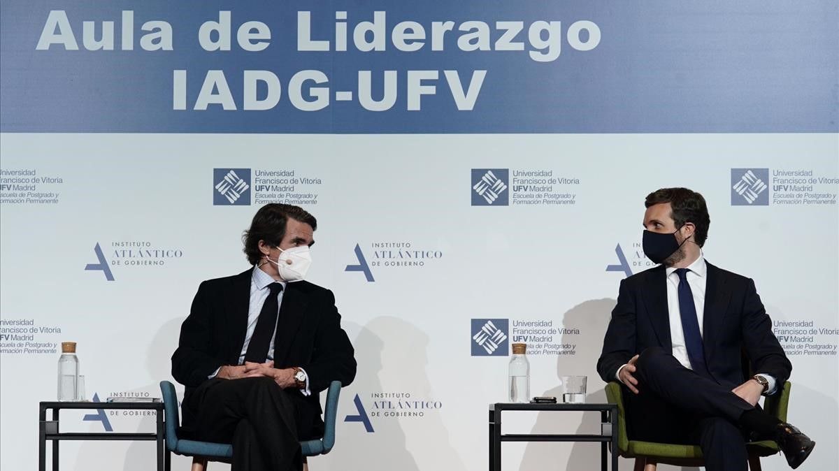 José María Aznar y Pablo Casado, en el aula de liderazgo.