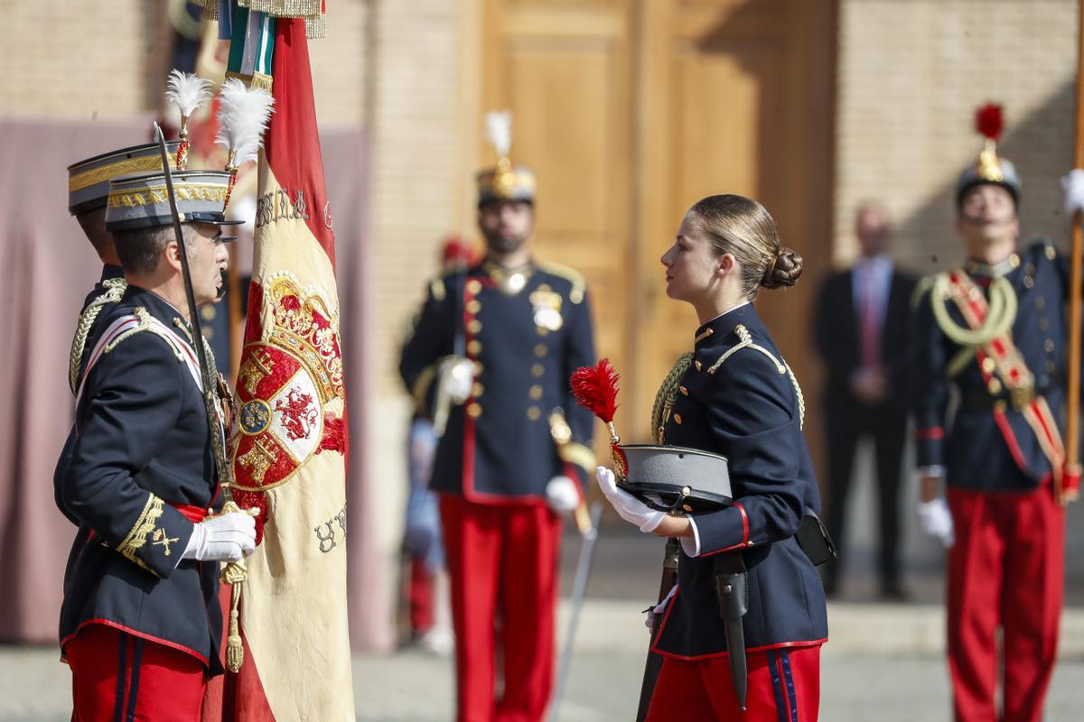 La princesa de Asturias, Leonor, jura bandera en Zaragoza
