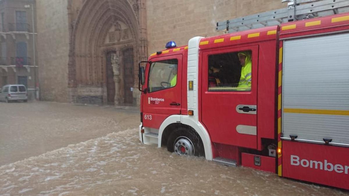 La gota fría deja Orihuela inundada y aislada