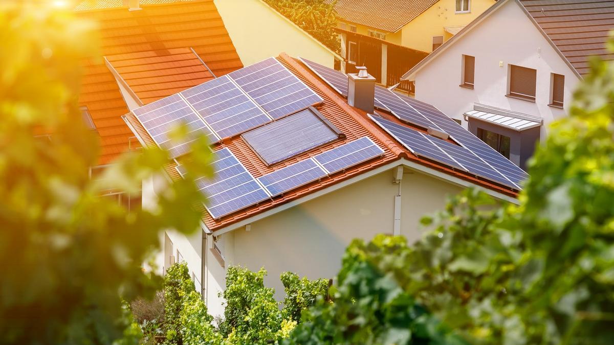 Paneles solares en una vivienda.