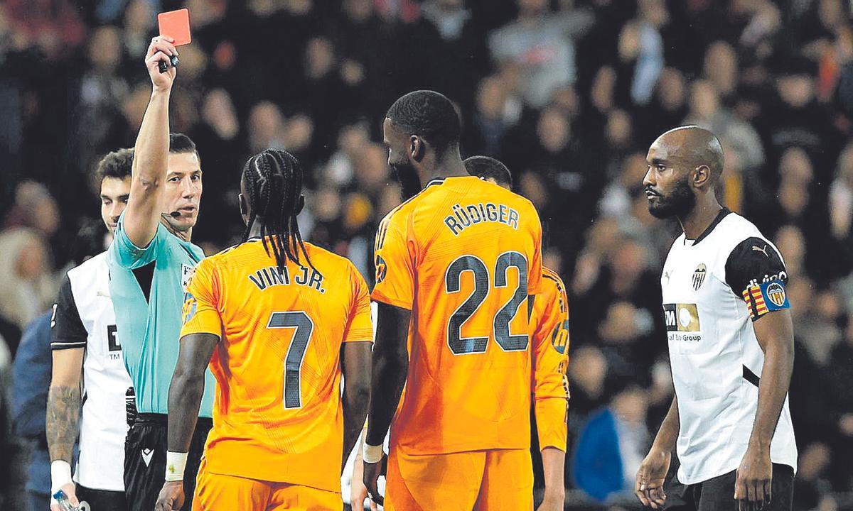 Vinicius, expulsado en Mestalla en la última visita del Real Madrid.