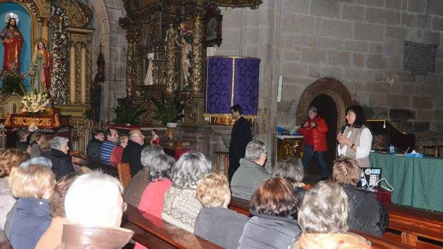 La charla de ayer en la excolegiata de Cangas. // Gonzalo Núñez