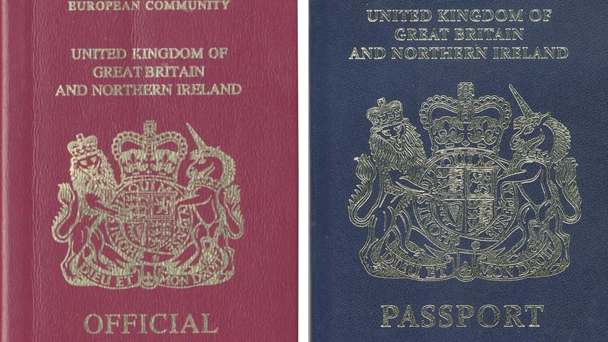 Combo de imágenes del actual pasaporte (izquierda) y del futuro documento del Reino Unido.