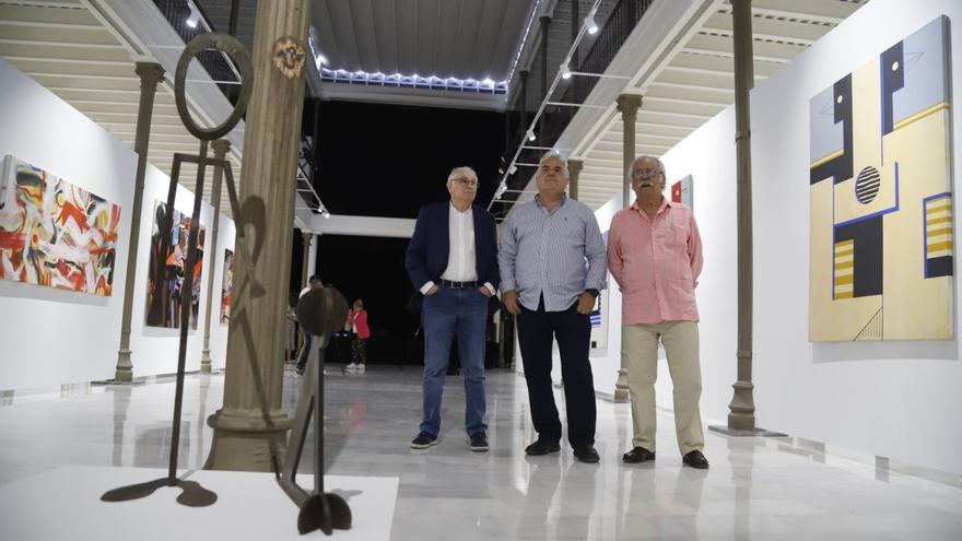 El arte del Grupo Pegamento llena de luz, color y movimiento el Teatro Cómico de Córdoba