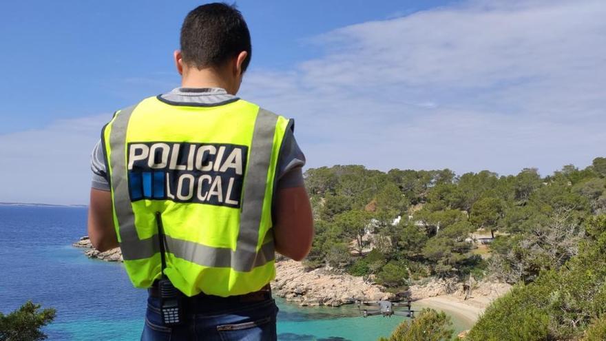 Sant Antoni cierra tres playas por superar el aforo máximo permitido