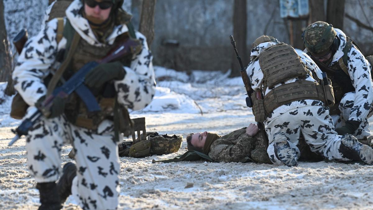 Militares participan en unos ejercicios tácticos y especiales conjuntos del Ministerio del Interior de Ucrania, la Guardia Nacional y el Ministerio de Emergencias en la ciudad fantasma de Pripyat.