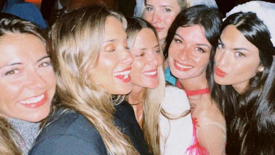María Pombo y sus amigas en Pacha Ibiza.