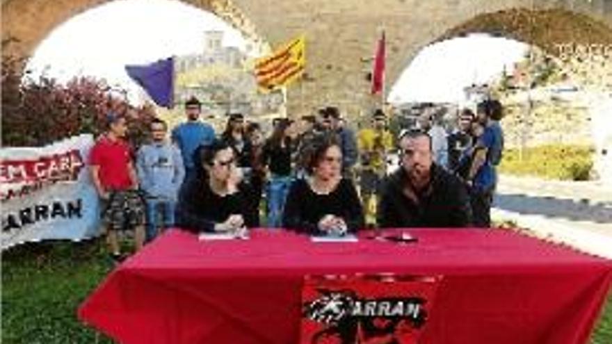 Presentació de la campanya Abril Roig, amb Isabel Vallet (esquerra)