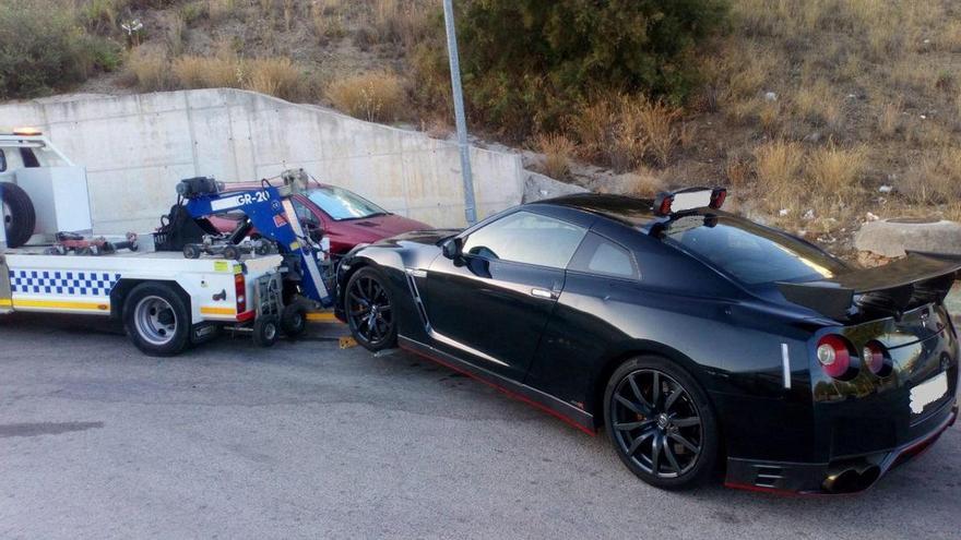 Dos jóvenes detenidos tras una persecución de un coche por la avenida Valle Inclán