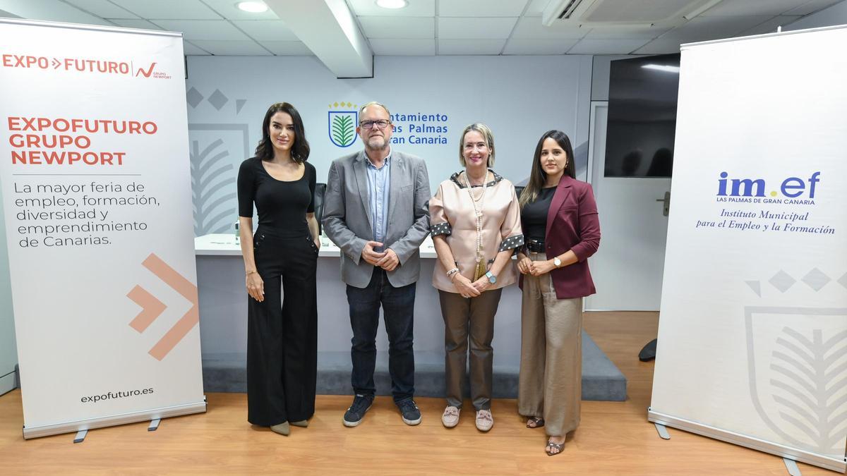 De izquierda a derecha, la CEO del Grupo Newport, Yasmina Newport, el concejal de Empleo, José Eduardo Ramírez, la gerente del Instituto Municipal de Empleo y Formación, doña Ana BlasquezJosé Eduardo Ramírez y la directora de Expofuturo, Iara Rodríguez
