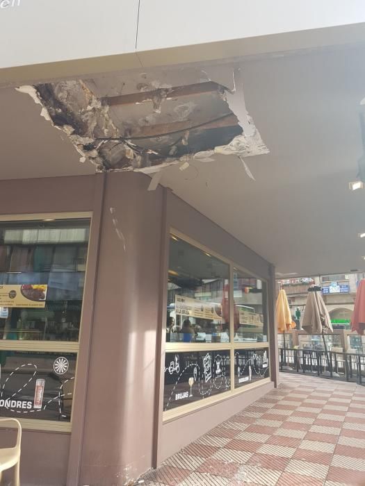 Herido un hombre al desprenderse el techo de una terraza en Oviedo