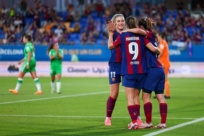 Liga F: FC Barcelona - Betis, el partido de despedida de Sandra Paños, Mariona Caldentey y Jonatan Giráldez, en imágenes