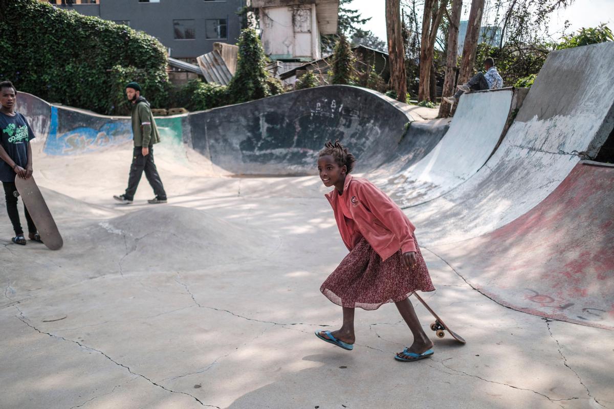 El skate entre niñas etíopes, mejora su salud mental y las empodera