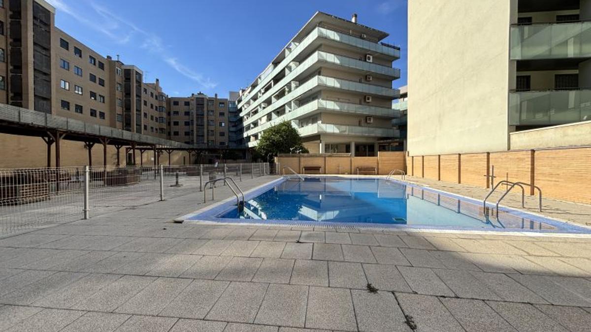 Venta de ático con piscina y terraza en Cuarte de Huerva Población