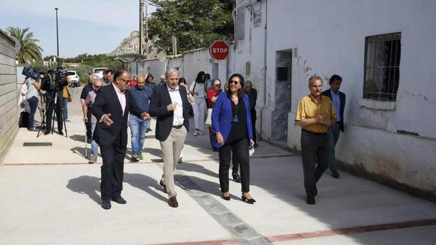 La calle Salitrería de Alfocea (Zaragoza) luce nuevas aceras y mobiliario