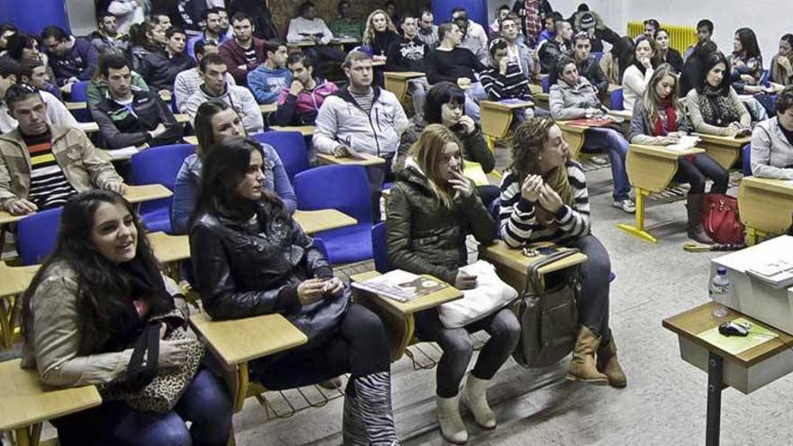 656 alumnos de los 2.521 matriculados en la ESO de los mil euros consiguen la beca