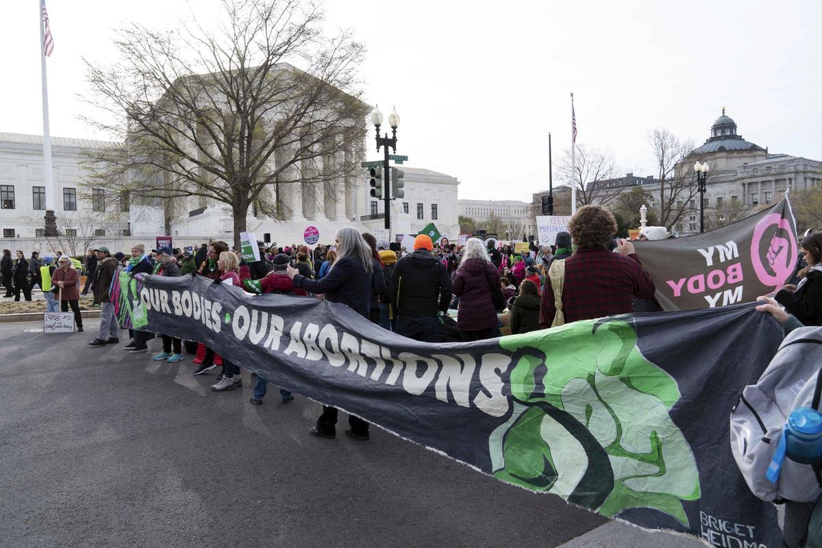 La Corte Suprema de Estados Unidos escucha argumentos sobre el fármaco abortivo mifepristona