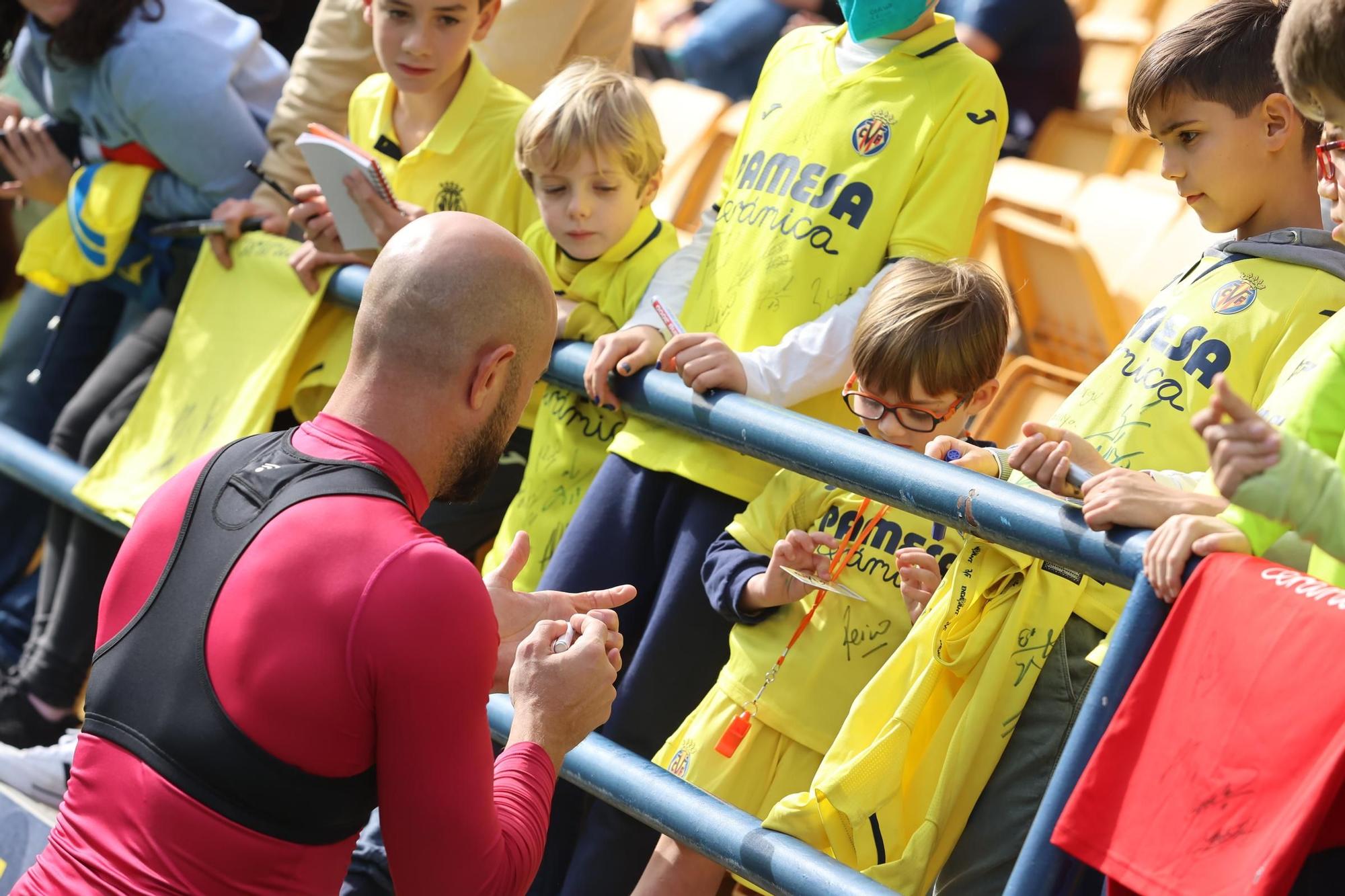 Así ha sido el entrenamiento navideño del Villarreal a puerta abiertas