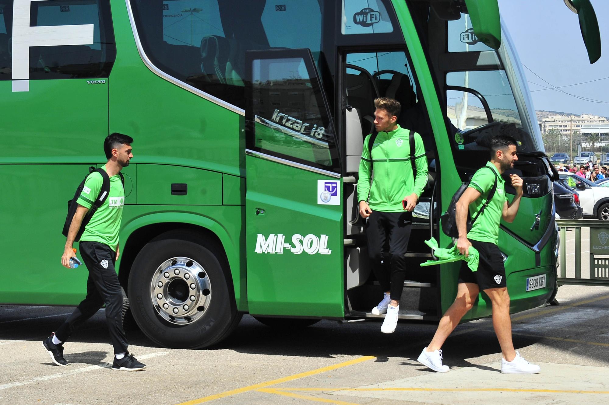 El Elche abraza la permanencia (3-0)