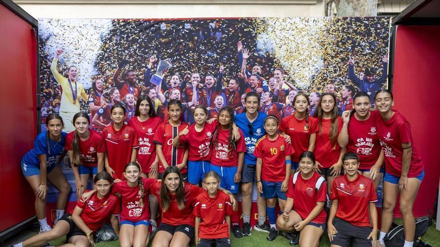 La cantera mallorquina toma la Fan Zone del España-Inglaterra: "Ojalá podamos llegar hasta donde han llegado ellas"